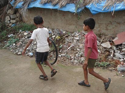 Filipino children play Kariling