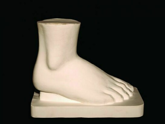 Li Hongbo, Foot, paper, 26 x 15 x 15cm, 2013, 1. Courtesy Klein Sun Gallery, New York. © Li Hongbo
