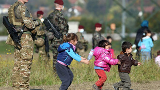 La presenza dei militari nei campi d'accoglienza