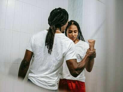 Abus psychologique. Le terme "Gaslight" est utilisé dans les études scientifiques de psychologie pour mettre en évidence un type d'abus psychologique assez courant