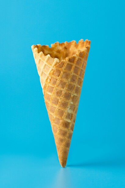 Para la visión mecanicista clásica, en el mundo no hay calor, ni frío, por mucho que el helado nos acalambrase los dientes, ni siquiera hay colores, sino partículas con distinto espín que excitan en el ojo sensaciones diversas (rojo, azul...)