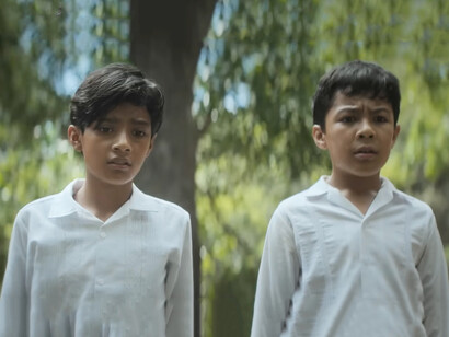 El río, símbolo central de la narrativa de la serie, encarna los ciclos de cambio, las emociones ocultas y el vínculo espiritual entre los habitantes del pueblo