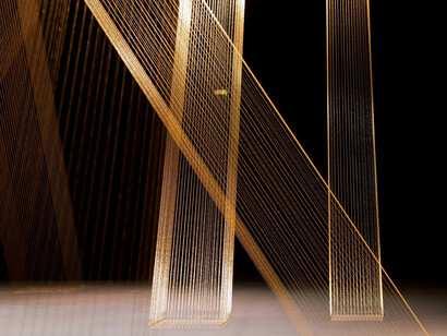 A obra Ttéia 1C foi inaugurada em 2002 e pensada por Lygia Pape para referenciar a tessitura de teias de aranha