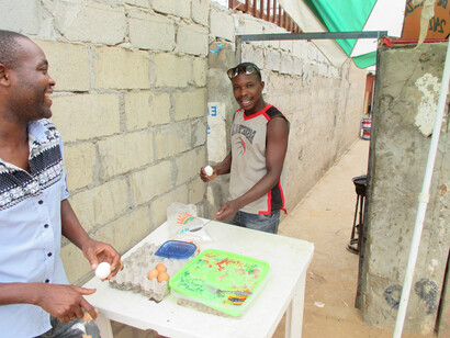 Luanda, Angola. O ovo cozido é um alimento imprescindível pelo seu aporte energético