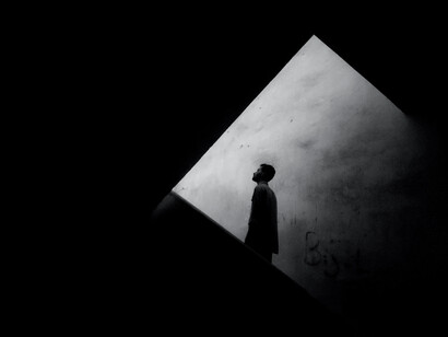 Esta vida líquida proviene del sistema capitalista y de cómo el liberalismo económico ha contagiado al resto del discurrir vital de los seres humanos