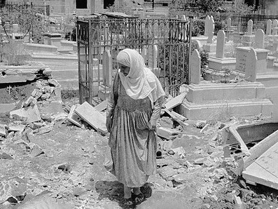 Cementerio destruido durante la Guerra Civil Libanesa en Beirut, 1982