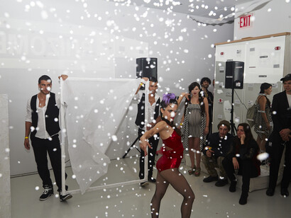 Ed Fornieles, New York New York Happy Happy (NY NY HP HP), 2014, Performance (in association with Rhizome), New Museum, New York. © the artist, courtesy Carlos/Ishikawa, London
