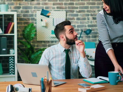 También conviene blindar el propio trabajo con registros claros y comunicación por escrito, reduciendo así el margen para que otros se apropien de ideas o resultados