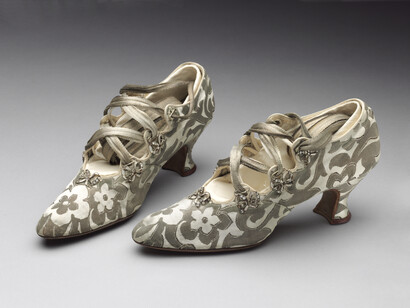 Silk and leather 'tango' shoes bought from Peter Robinson of London, 1914, © Victoria and Albert Museum, London