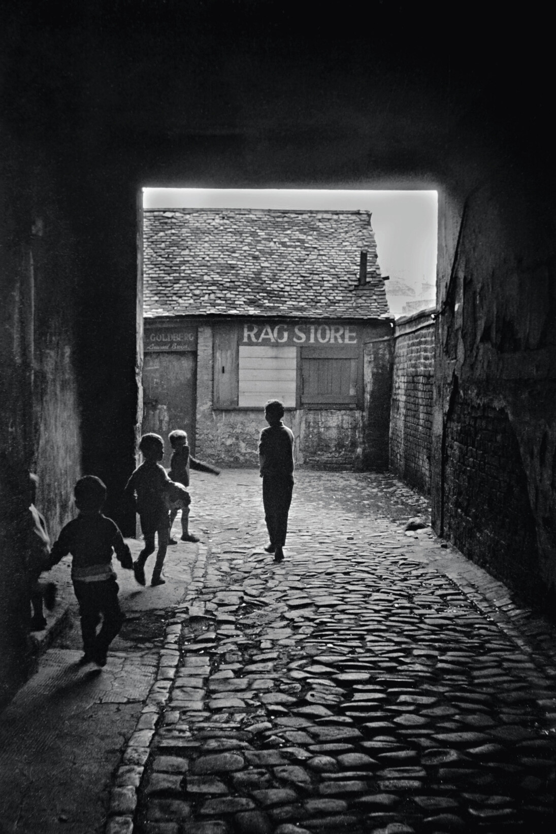 David Peat
Maryhill Edition of 25
Silver gelatin print
15 x 10.5 ins (38 x 27 cms)