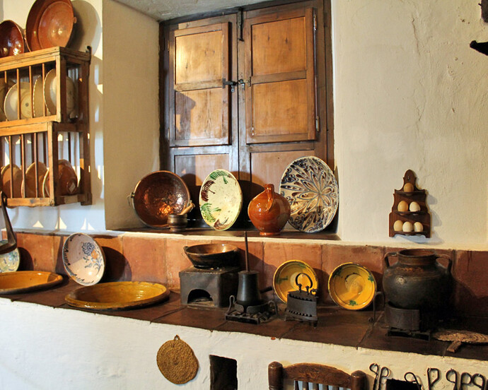 Cocina popular, Exhibition view. Courtesy of Museo Unicaja de Artes y Costumbres Populares