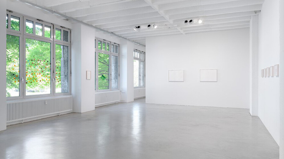 Spencer Finch, Decoy, exhibition view. Courtesy of Galerie Nordenhake