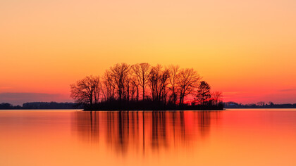 Viendo una puesta de sol me asalta la duda de qué tipo de belleza podría ser
