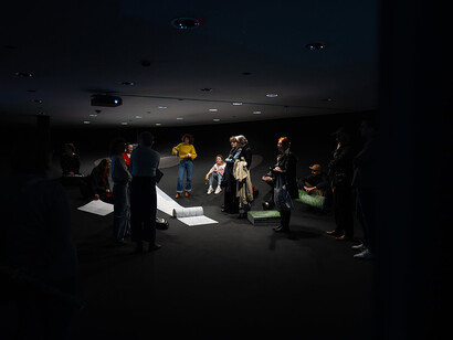 Angenehm für das auge, weich für die füße, ausstellungsansicht. Mit freundlicher genehmigung der Neuen Galerie Graz