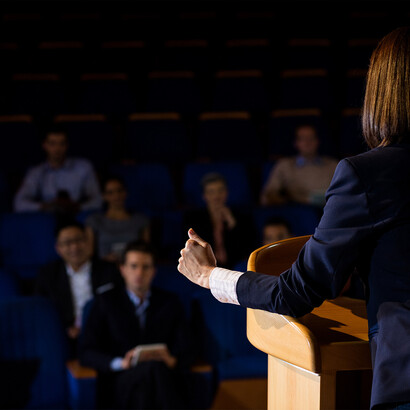 Discussões políticas. Igualmente é bom relembrar que internacionalmente vivemos tempos por um lado bem conturbados