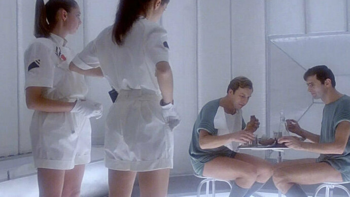 Escena de la película polaca "Seksmisja" (1984), que narra satíricamente las peripecias de los dos únicos varones  en un mundo de mujeres