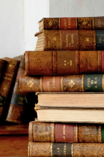 El valor de escribir por el puro acto de la creación se está perdiendo debido a que la mayoría de los autores actuales buscan coleccionar premios para saciar vacíos personales, obtener dinero o sostener la fama pública