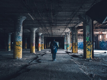 Detroit, USA. Vi sono città nei cui centri storici è ormai pressoché impossibile camminare a piedi