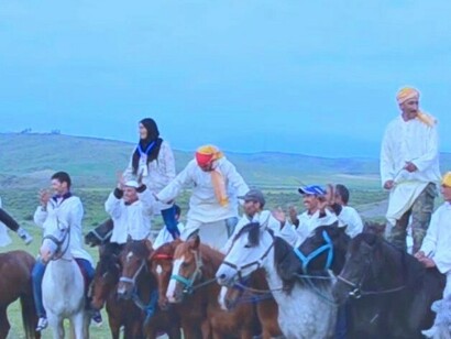Jinetes a caballo