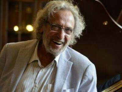 Un ritratto di Luis Bacalov