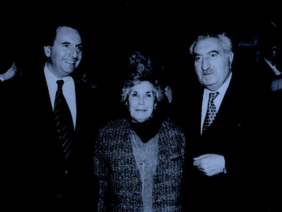 «Tencha» Allende, esposa del expresidente, con Alejandro Hales (derecha) e hijo (Patricio Hales)

