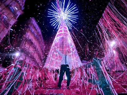 Vigo, Espanha. Mais de 4.000 grinaldas e objetos luminosos por toda a cidade