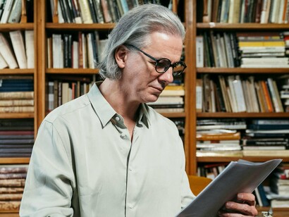 Isto significa que as bibliotecas ainda olham para as redes sociais como instrumentos à parte do processo de transmissão do conhecimento e de comunicação. Para ele, “Essa tendência está atualmente em alta no TikTok e no Instagram. A piada se baseia na suposição de que as pessoas que são tema de livros são particularmente interessantes, inteligentes, engraçadas ou atraentes — heroínas únicas, em resumo
