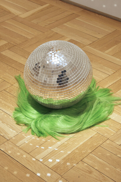 Martin Kippenberger, Disco Bomb, 1989 © Estate of Martin Kippenberger / Galerie Gisela Capitain, Cologne