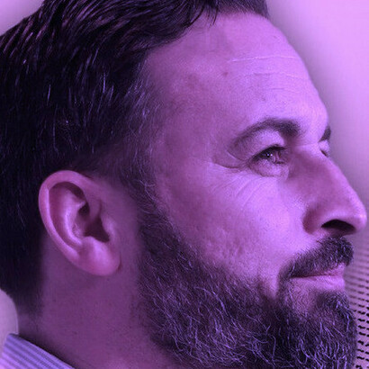 Foto de Santiago Abascal del cartel electoral (con fondo verde en el original)