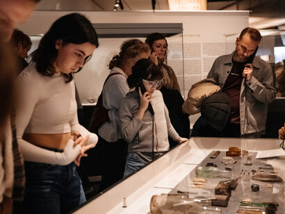 Dans les camps. Archéologie de l’enfermement, vue de l’exposition. Avec l’aimable autorisation du Laténium