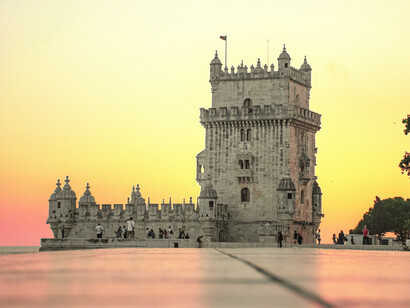 Torre medieval en la ciudad de Lisboa, Portugal
