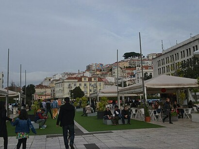 Located in Lisbon’s downtown, Largo Martim Moniz is a hub for global cultures. However, recent events in the square have cast a spotlight on the rising tensions and discrimination immigrants face, questioning Portugal’s longstanding reputation for hospitality