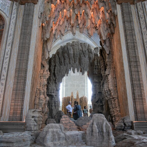 Eva Jospin, Palazzo, 2023. Courtesy Palais des Papes, Avignon, photo Otresson, Avignon Tourisme