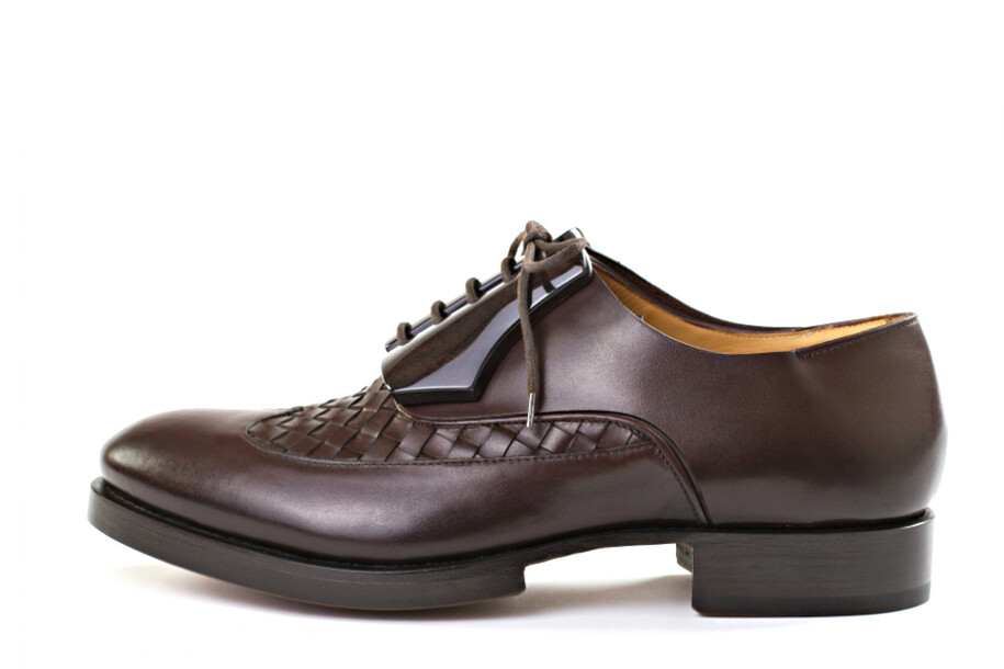 Sapatos desenhados por Diego Vanassibara