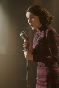 La actriz Rachel Brosnahan en el papel de Miriam Maisel