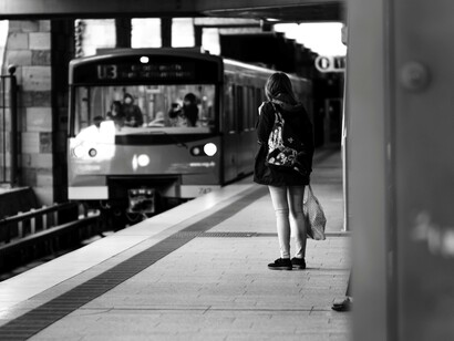 Salgo al volo in metro, un millisecondo in più e sarei stata un sandwich umano tra le porte che si chiudono