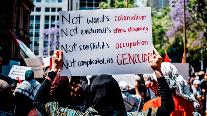 Manifestação pelo fim da guerra conta o povo palestino. Os palestinianos são, aos olhos dos sionistas de Israel, animais humanos