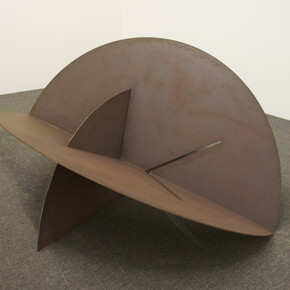 Dobras, 2015, Steel, 90 x 210 x 210 cm, photo Christiana Carvalho 
