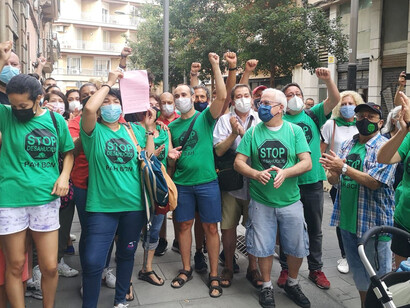 La PAH de Barcelona es una plataforma de acción que reúne a personas afectadas por hipotecas, alquileres y ocupación, formada por voluntariado solidario
