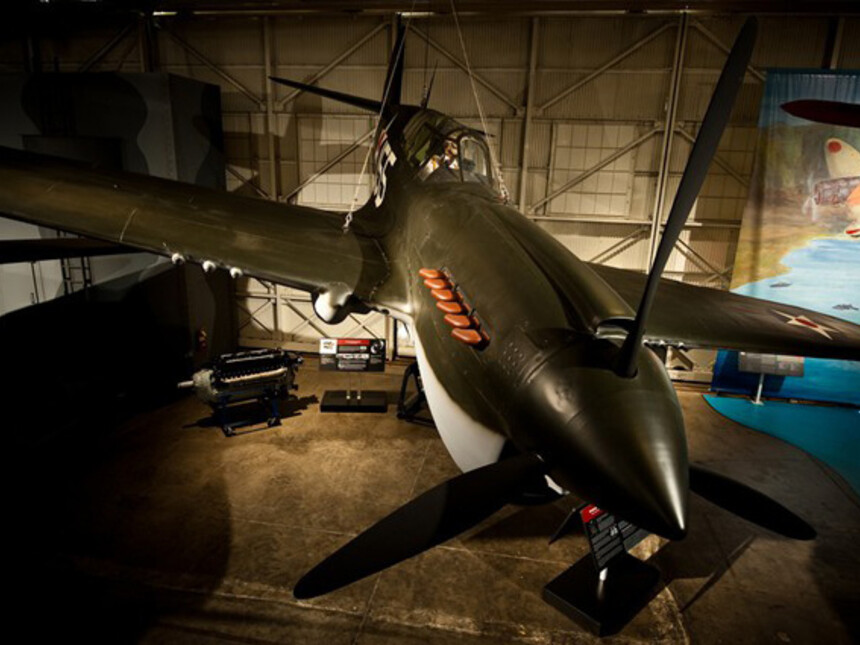 Curtiss P-40E Warhawk | Meer