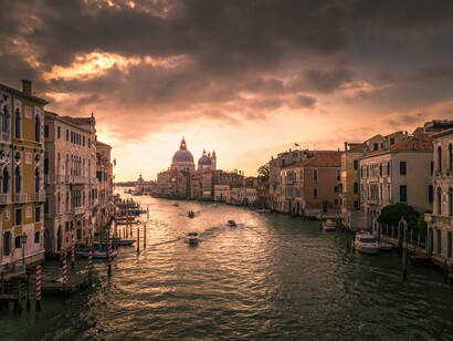 Venezia è una città che si associa d’istinto a un atto di contemplazione estetica