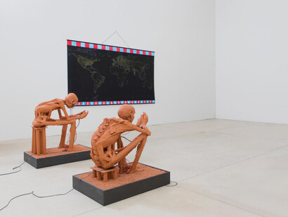 Rosmarie Lukasser, Annäherungen an „...bin im Netz i5.0, exhibition view. Courtesy of Galerie Hubert Winter