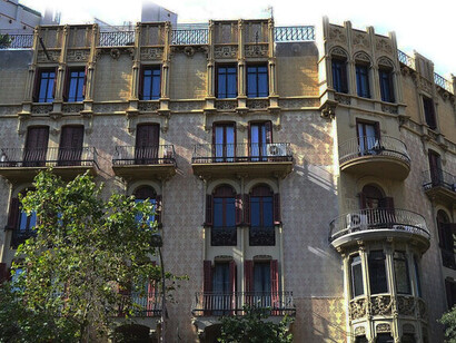 Casa Queraltó (1907) de Josep Plantado Artigas, Rampla de Catalunya, Barcelona, España