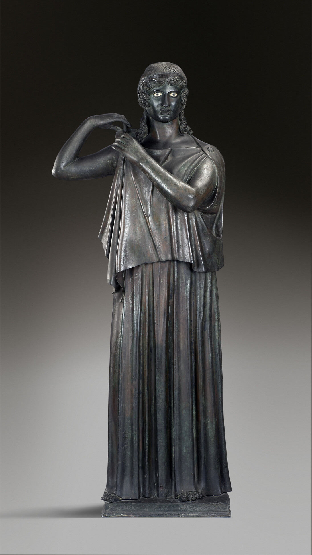 Woman fastening her peplos
Bronze
Herculaneum
Museo Archeologico Nazionale di Napoli (MANN)
Photo Luigi Pina
