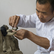 Hu Zhijun sculpting in his studio, Beijing,
China, 2015.
Photo by Sang Luo, courtesy Cai Studio