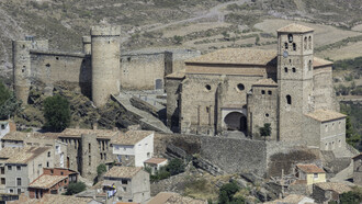 Castillo e iglesia de San Pedro, Cornago, La Rioja, España