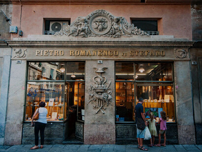 Comercios históricos genoveses: un itinerario emotivo entre las estrechas callejuelas, Italia