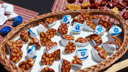 Using stones to build bridges - the Israeli and Macedonian flags, Photo: Carrie Hart