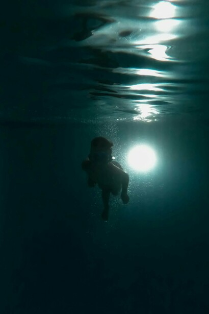 Nem todos conhecem os movimentos profundos do ser. Quem está atento aos movimentos dos corpos, heim dona Alma? Fomos adestrados para viver as externalidades. A vezes, nem nas pequenas indicações que o organismo nos dá, acerca dos seus sistemas funcionais, onde está tudo que precisamos corrigir para mantermos nossa saúde equilibrada, não atentamos. Precisamos ser capazes de notar esses pequenos sinais que nossos corpos, físico, mental, emocional e espiritual vão nos enviando para nos mantermos em ordem