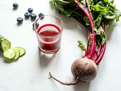 A beet and blueberry detox juice packed with antioxidants promotes circulation and other benefits 